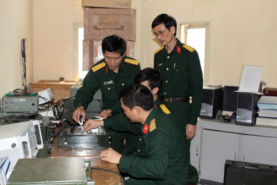 Nghiên cứu, chế tạo thành công máy vô tuyến điện sóng ngắn 125W