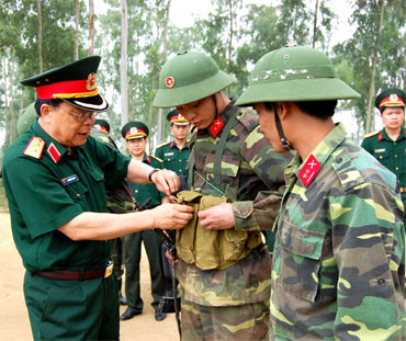 Huấn luyện chiến sĩ mới sát với đặc thù nhiệm vụ