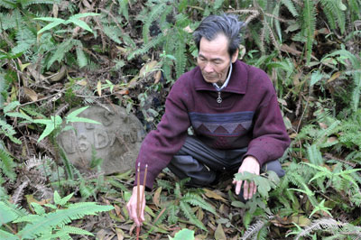 Liệt sĩ của Trường lái xe, hy sinh năm 1972, hiện phần mộ trên đồi Văn Tiến (tỉnh Hòa Bình) chưa được quy tập