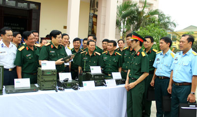 Đại tướng Phùng Quang Thanh thăm và kiểm tra lớp 2, tập huấn điều lệnh toàn quân