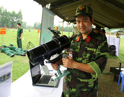 Thiết bị báo bia và hỗ trợ hiệu chỉnh đường ngắm súng bộ binh