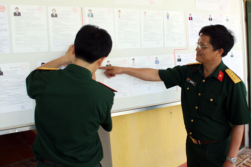 Công dân “hai trong một” trước ngày bầu cử