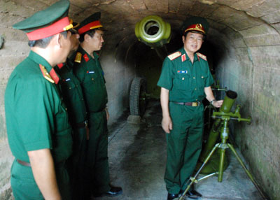 Tổng tham mưu trưởng Đỗ Bá Tỵ thăm và làm việc tại Quân khu 4