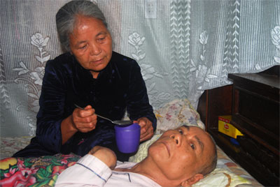 Khi chồng là anh hùng