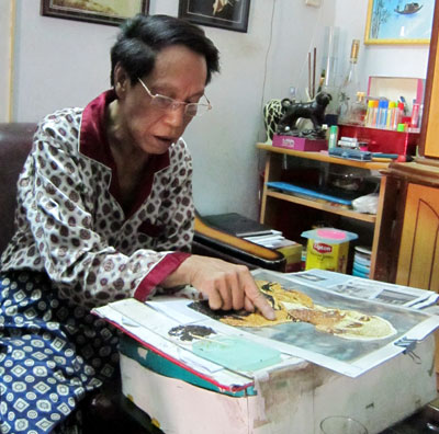 Người thương binh vẽ tranh bằng gạo