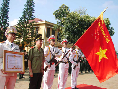  Trung đoàn CSCĐ Miền Trung-Tây Nguyên đón nhận Huân chương Quân công hạng Ba