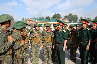 Trung tướng Ngô Xuân Lịch thăm, làm việc tại Binh đoàn Cửu Long và Trường Đại học Nguyễn Huệ