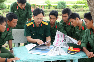 Con của ngoại đã mang quân hàm thượng úy