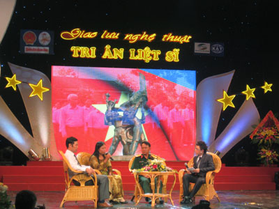 Xúc động với chương trình nghệ thuật “Tri ân liệt sĩ”