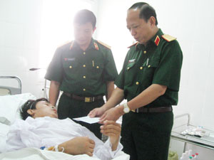 Lãnh đạo Tổng cục Chính trị thăm và làm việc tại Bệnh viện 103 và Viện bỏng quốc gia Lê Hữu Trác