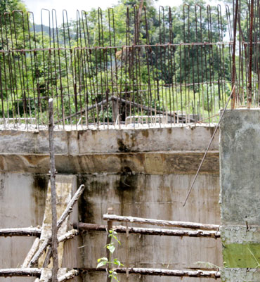 Cầu tiền tỷ “dầm mưa dãi nắng”!