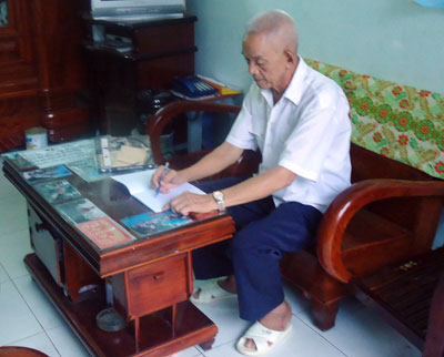 Tiếp bến Lộc An, vì quá to nên Tàu Không số bị ta nghi ...tàu địch