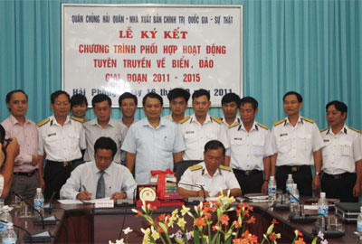 Ký kết chương trình phối hợp tuyên truyền về biển, đảo