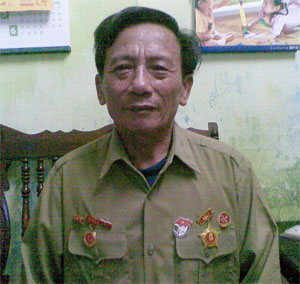 Đồng chí Tư lệnh nào đã nhường cáng cho tôi?