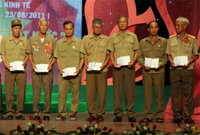 Chương trình “chung tay vì đất nước” hướng về Trường Sa và các gia đình chính sách