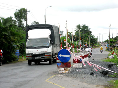 Đường hẹp, xuống cấp, mất an toàn giao thông