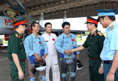 Đoàn công tác Bộ Quốc phòng tiếp tục làm việc tại các đơn vị phía Nam