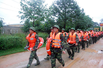 “Đón đầu” bão số 4