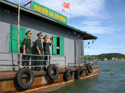 Mỗi đồn tập trung một chủ đề, cán bộ, đảng viên nêu gương