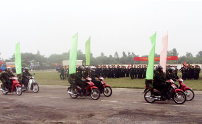 Nhiều biện pháp triển khai Tháng hoạt động cao điểm và Năm an toàn giao thông