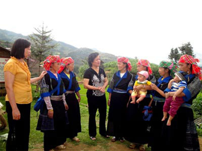 Phát huy vai trò tổ chức và nêu gương của cán bộ