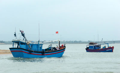 Phú Yên: Cửa biển bồi lấp, tàu thuyền khó ra khơi