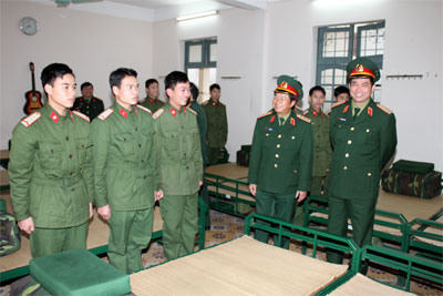 Đẩy mạnh nghiên cứu cải tiến, phát triển vũ khí trang bị kỹ thuật chuyên nghành