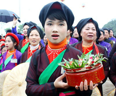 Xác lập kỷ lục quốc gia “Nhiều người mặc trang phục quan họ và cùng hát dân ca quan họ Bắc Ninh” tại Hội Lim