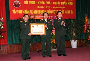 Phát huy truyền thống năm xưa, xứng đáng với phần thưởng hôm nay