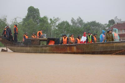 Những cánh quân về nhanh vùng lũ