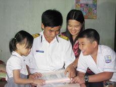 Dạy con... từ xa