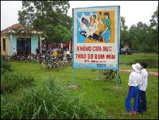 Dùng “bom mới gỡ”... kể chuyện cũ