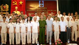 Kỷ niệm 45 năm ngày truyền thống và đón nhận huân chương Bảo vệ Tổ quốc