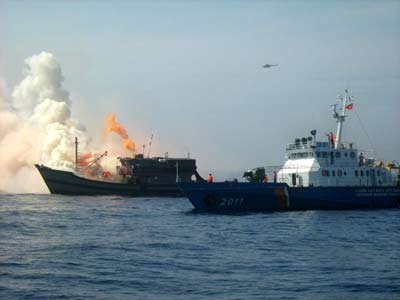 Diễn tập chống cướp có vũ trang và tìm kiếm cứu nạn trên biển