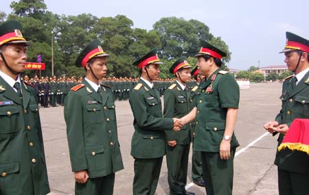 Vận dụng sáng tạo kiến thức vào thực tiễn huấn luyện, quản lý bộ đội