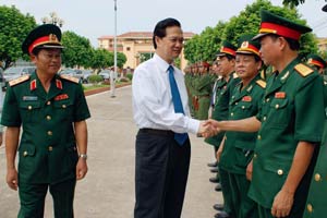 Thủ tướng Nguyễn Tấn Dũng thăm và làm việc tại Quân khu 2
