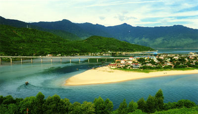 Hạt nhân tăng trưởng của miền Trung