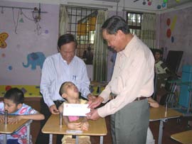 Hoàn thiện hơn nữa chính sách đối với nạn nhân chất độc da cam/đi-ô-xin