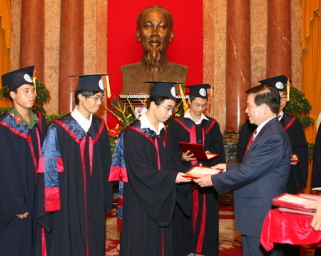 Chủ tịch nước Nguyễn Minh Triết gặp mặt các học sinh tiêu biểu