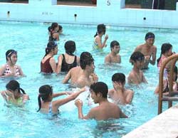 Hồ bơi cho trẻ em nông thôn