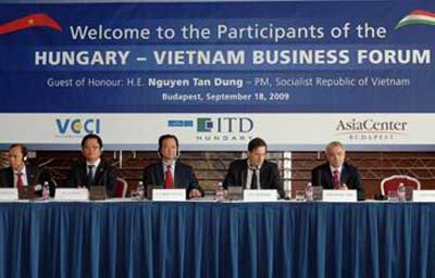 Thủ tướng Nguyễn Tấn Dũng kêu gọi các doanh nghiệp Hungary mở rộng đầu tư vào Việt Nam