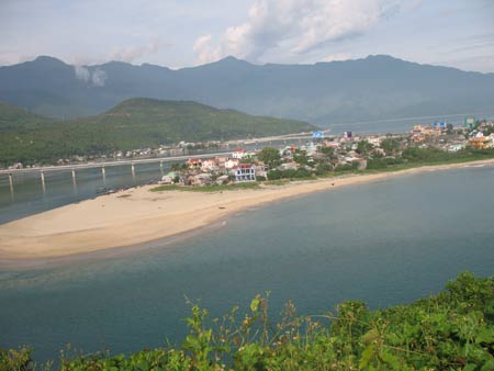 Bên bờ Lăng Cô, vịnh đẹp nhất thế giới