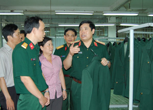 Đại tướng Phùng Quang Thanh thăm và làm việc tại hai đơn vị thuộc Tổng cục Hậu cần