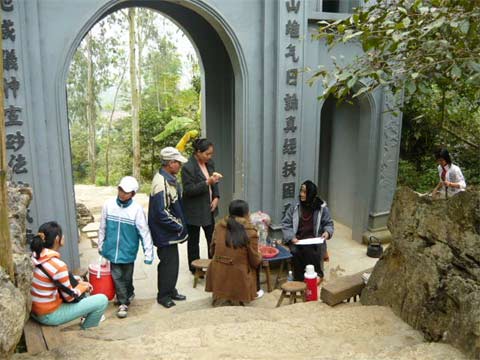 “Chén nước bà Thiềng”