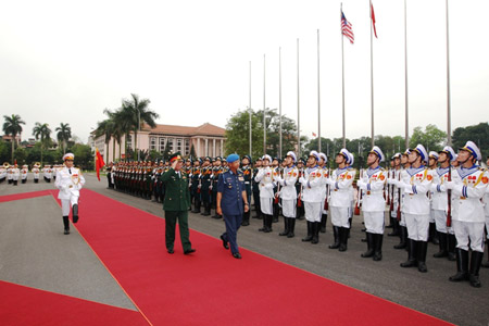 Lãnh đạo Bộ Quốc phòng tiếp Tổng Tham mưu trưởng Quân đội In-đô-nê-xi-a và Tư lệnh Lực lượng Quốc phòng Ma-lai-xi-a