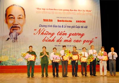 Lay động lòng người