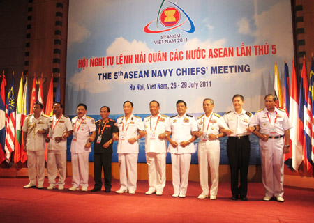 “Hợp tác Hải quân các nước ASEAN vì hòa bình và an ninh biển”