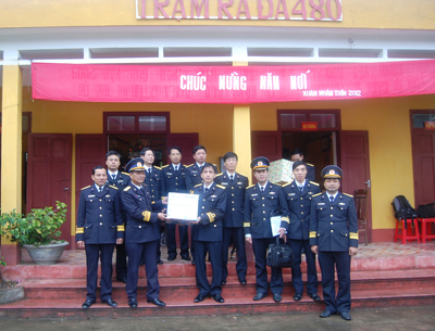 Thăm, chúc Tết cán bộ, chiến sĩ đóng quân tại đảo Trần