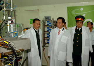 Thủ tướng Nguyễn Tấn Dũng thăm Bệnh viện Trung ương Quân đội 108