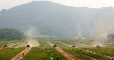 Bộ đội Tăng -Thiết giáp đón nhận Huân chương Sao vàng